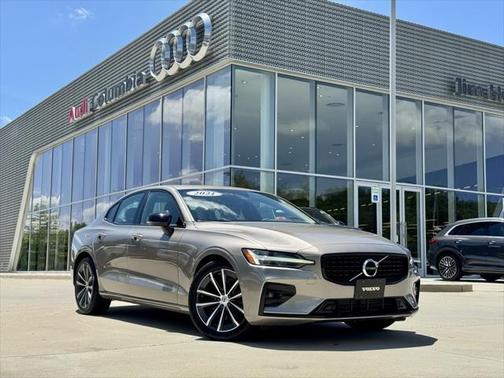 2021 Volvo S60 T5 Momentum