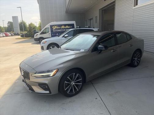 2021 Volvo S60 T5 Momentum