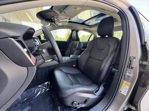 2021 Volvo S60 T5 Momentum