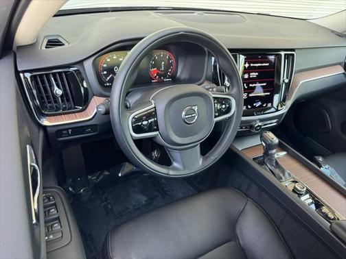 2021 Volvo S60 T5 Momentum