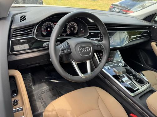 2025 Audi Q8 55 Premium Plus