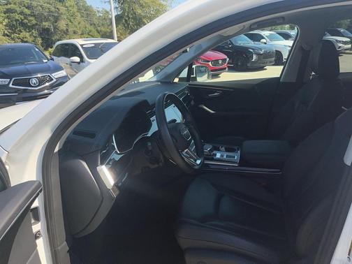 2023 Audi Q7 55 Premium Plus