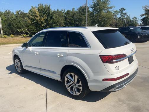 2023 Audi Q7 55 Premium Plus
