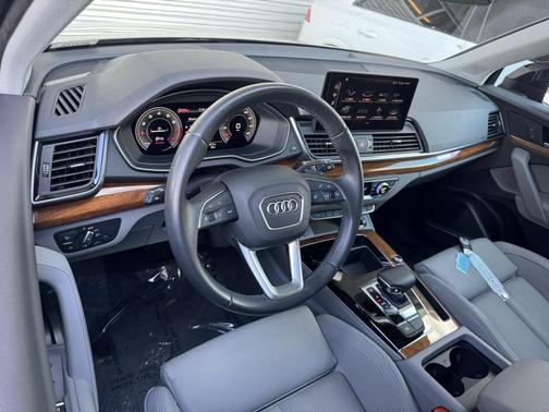 2023 Audi Q5 45 S line Premium Plus