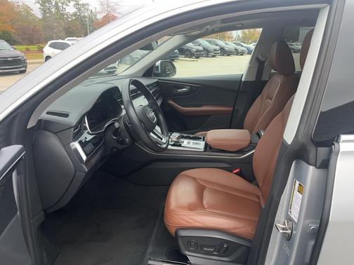 2022 Audi Q8 55 Premium