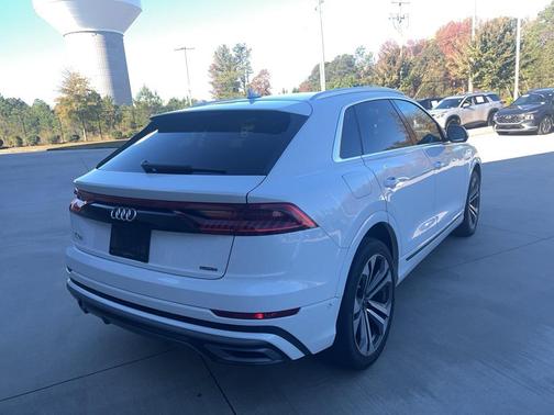 2022 Audi Q8 55 Premium Plus