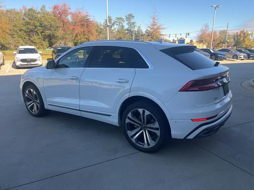 2022 Audi Q8 55 Premium Plus