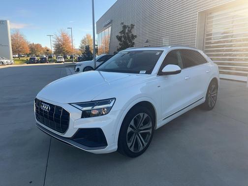 2022 Audi Q8 55 Premium Plus