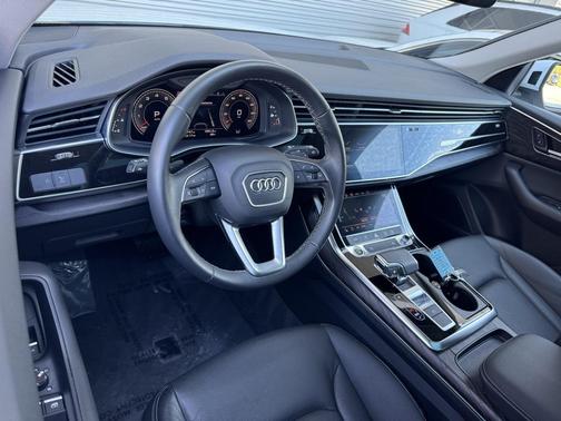 2022 Audi Q8 55 Premium Plus