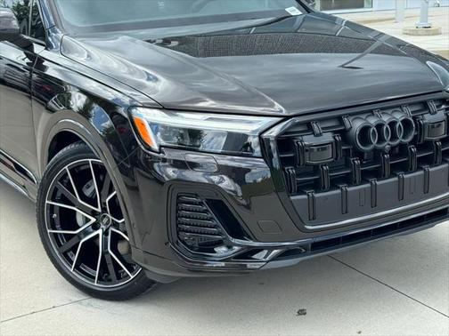 2025 Audi Q7 55 Premium Plus