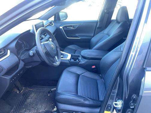 2020 Toyota RAV4 Hybrid SE