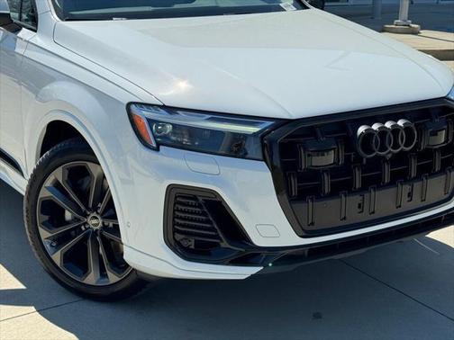 2025 Audi Q7 55 Premium Plus