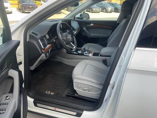 2022 Audi Q5 45 S line Premium