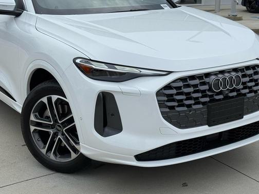 2025 Audi Q5 Premium TFSI quattro S tronic