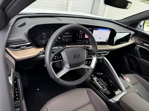 2025 Audi Q5 Premium TFSI quattro S tronic