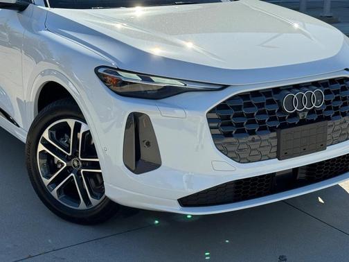 2025 Audi Q5 Premium TFSI quattro S tronic