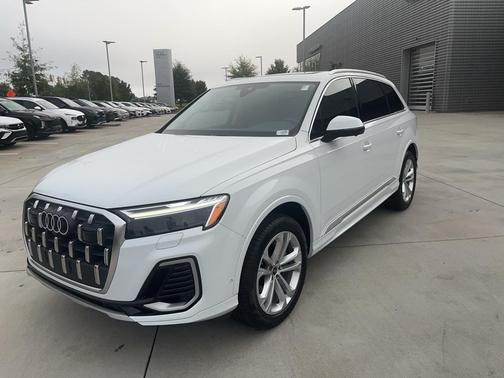 2025 Audi Q7 55 Premium Plus