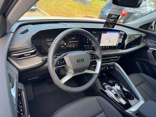 2025 Audi Q5 Premium TFSI quattro S tronic