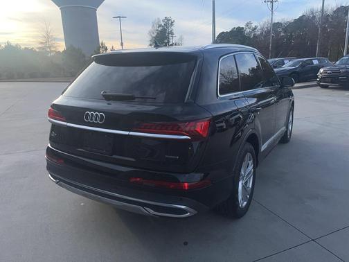 2022 Audi Q7 55 Premium Plus