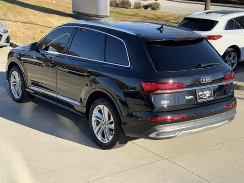 2022 Audi Q7 55 Premium Plus