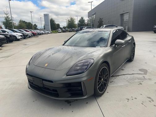 2025 Porsche Panamera 4