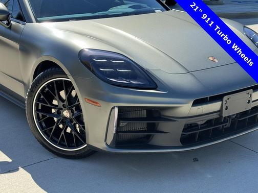 2025 Porsche Panamera 4