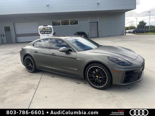 2025 Porsche Panamera 4