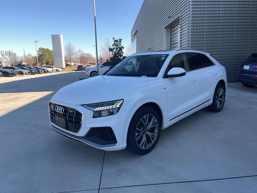 2023 Audi Q8 55 Premium Plus