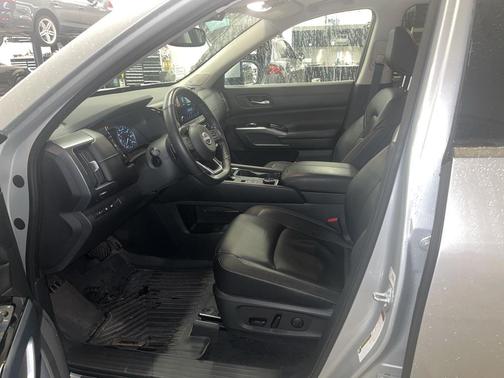 2022 Nissan Pathfinder SL 4WD