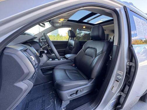 2022 Nissan Pathfinder SL 4WD