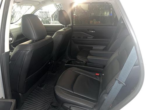 2022 Nissan Pathfinder SL 4WD