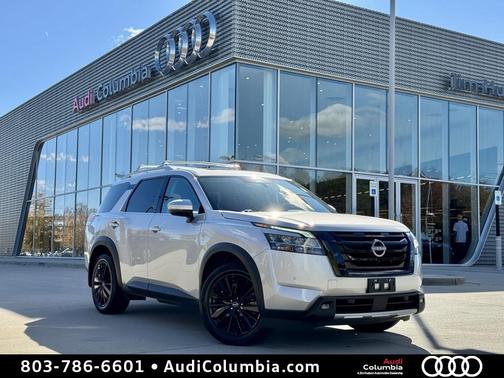 2022 Nissan Pathfinder SL 4WD