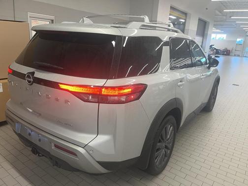 2022 Nissan Pathfinder SL 4WD