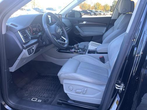 2022 Audi Q5 45 S line Prestige