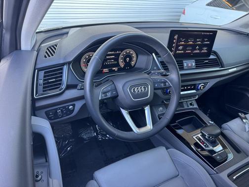 2022 Audi Q5 45 S line Prestige