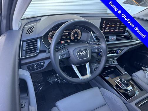 2022 Audi Q5 45 S line Prestige