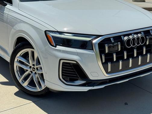 2025 Audi Q7 55 Premium Plus