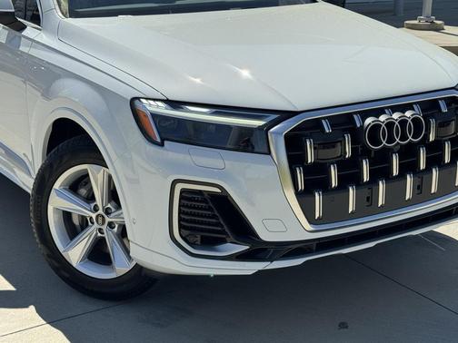 2025 Audi Q7 55 Premium