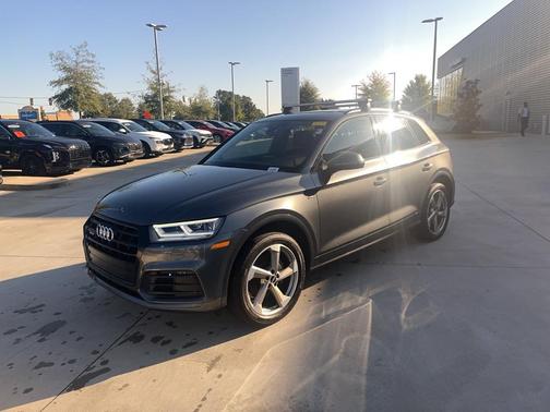 2020 Audi Q5 45 Titanium Premium