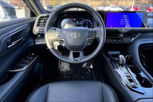 2025 Toyota Crown Signia XLE