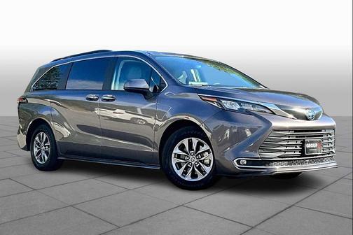 2024 Toyota Sienna XLE 8 Passenger