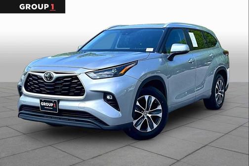 Celestial Silver Metallic 2023 Toyota Highlander XLE