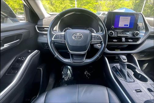 Celestial Silver Metallic 2023 Toyota Highlander XLE