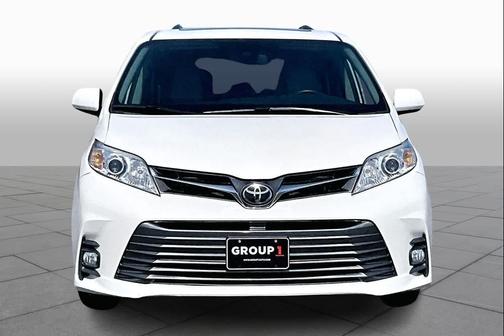 2020 Toyota Sienna XLE