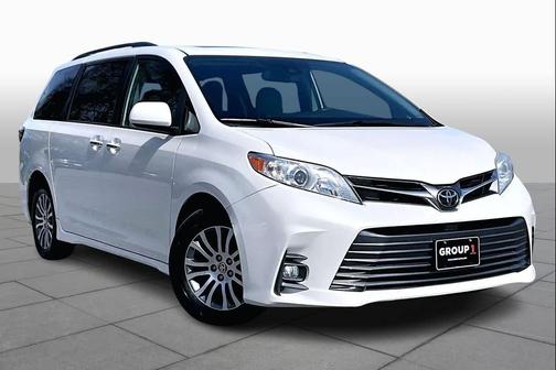 2020 Toyota Sienna XLE