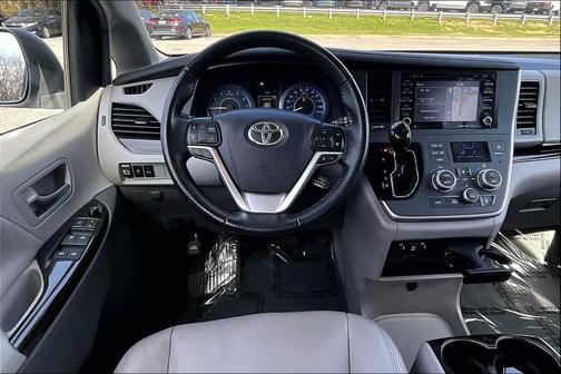 2020 Toyota Sienna XLE