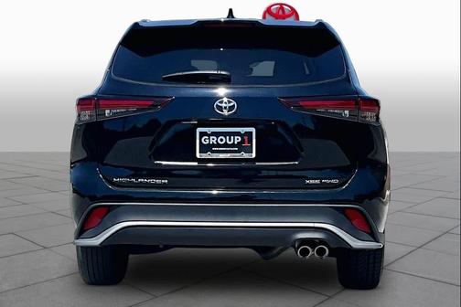 Midnight Black Metallic 2024 Toyota Highlander XSE