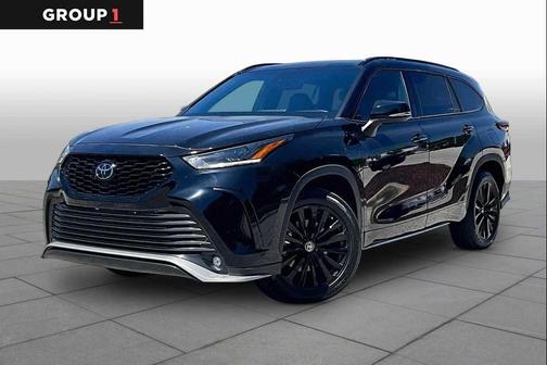 Midnight Black Metallic 2024 Toyota Highlander XSE