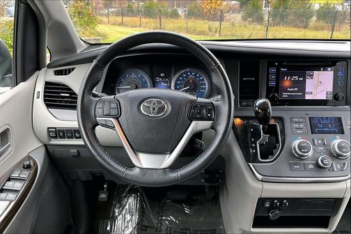 2017 Toyota Sienna XLE