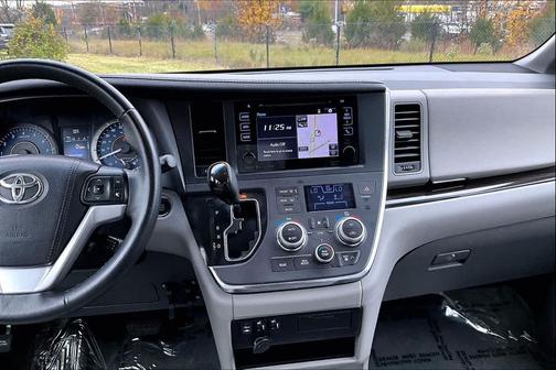 2017 Toyota Sienna XLE